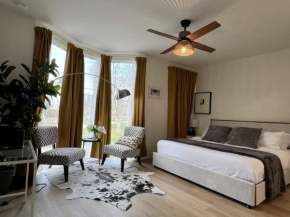 Chic 2 Bedroom with Parking